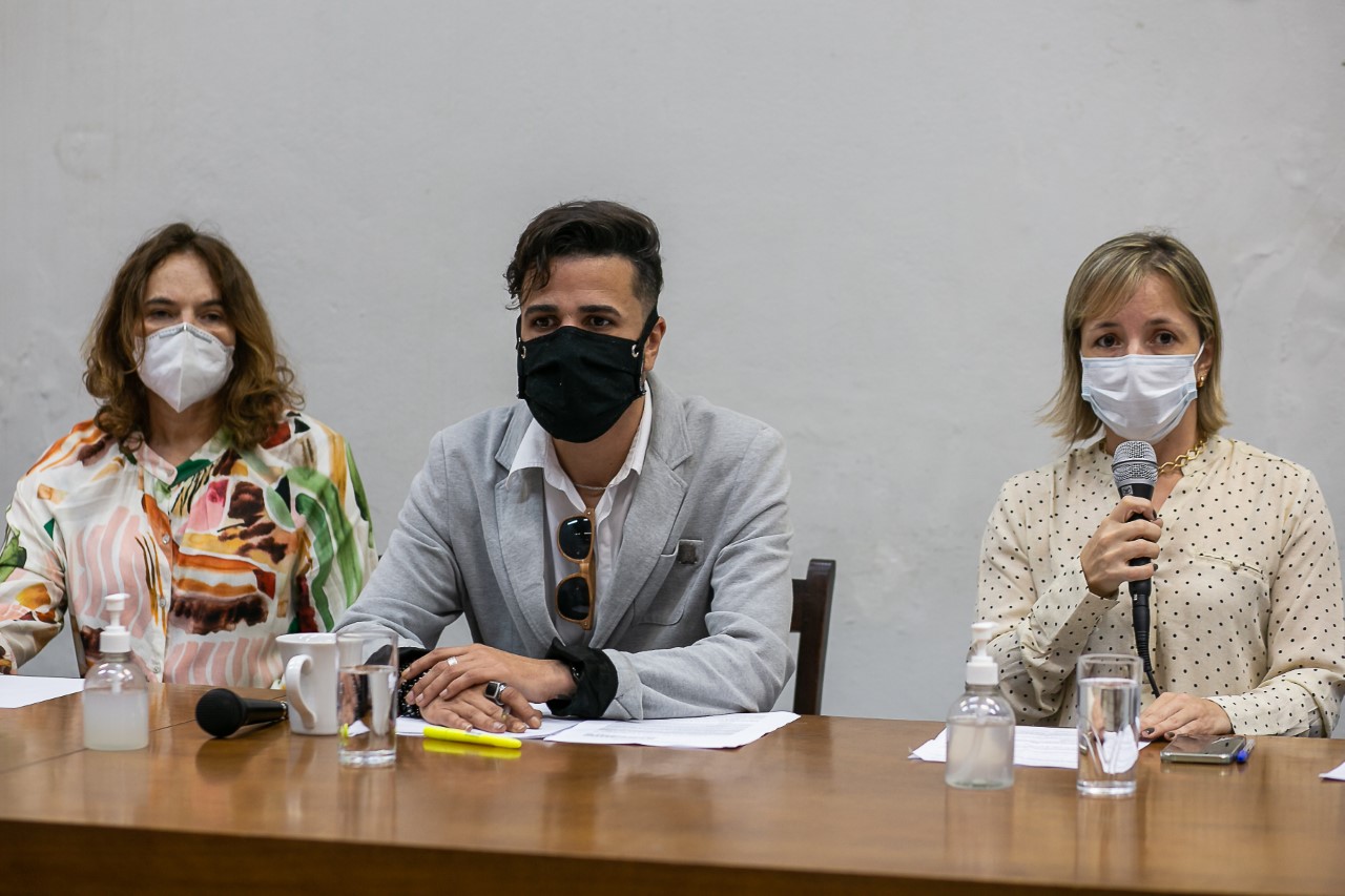 Fotos: Consola, Felipe Guerra e Glauciane apresentaram os dados e as medidas durante coletiva de imprensa. Ane Souz 