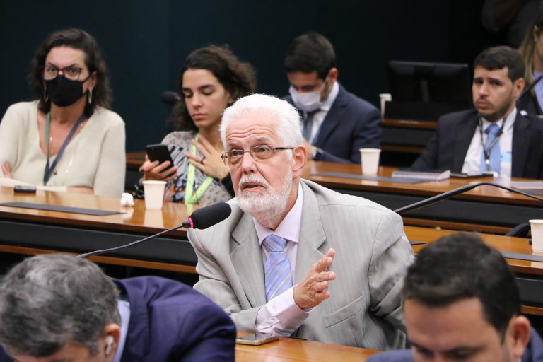Jorge Solla recomendou a aprovação da proposta, com mudanças