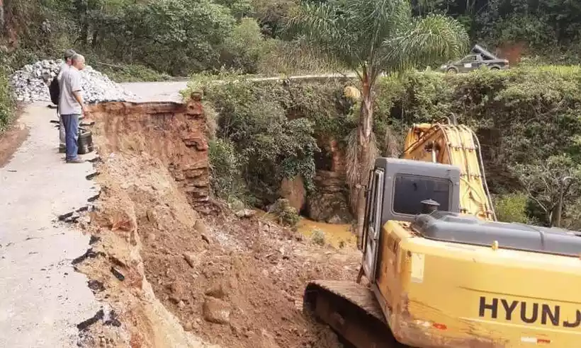 Foto: Divulgação/PMOP - Os trabalhos na Ponte dos Tabuões, em Santo Antônio do Salto, consistem inicialmente na confecção de muro de gabião para garantir a estabilidade necessária para a reconstrução 