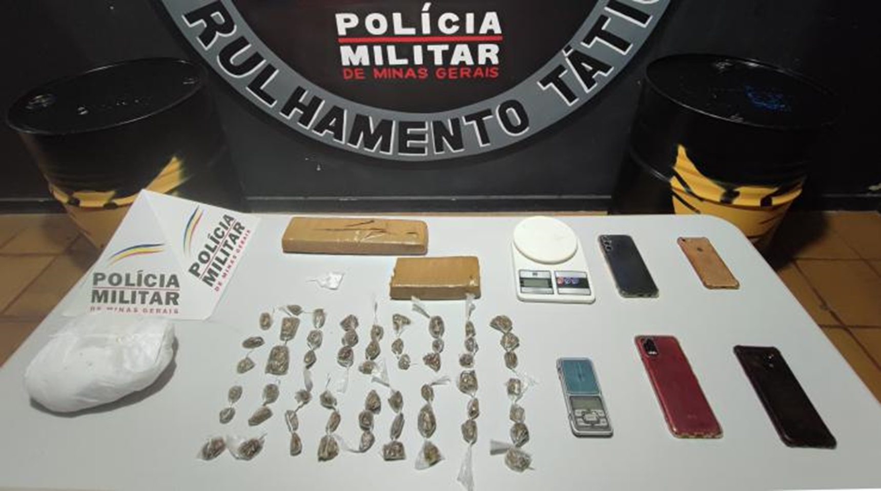 Drogas apreendidas pela Polícia Militar no dia 11-12-23, no bairro Rosário, em Mariana (MG) Crédito: 52º BPM/PMMG